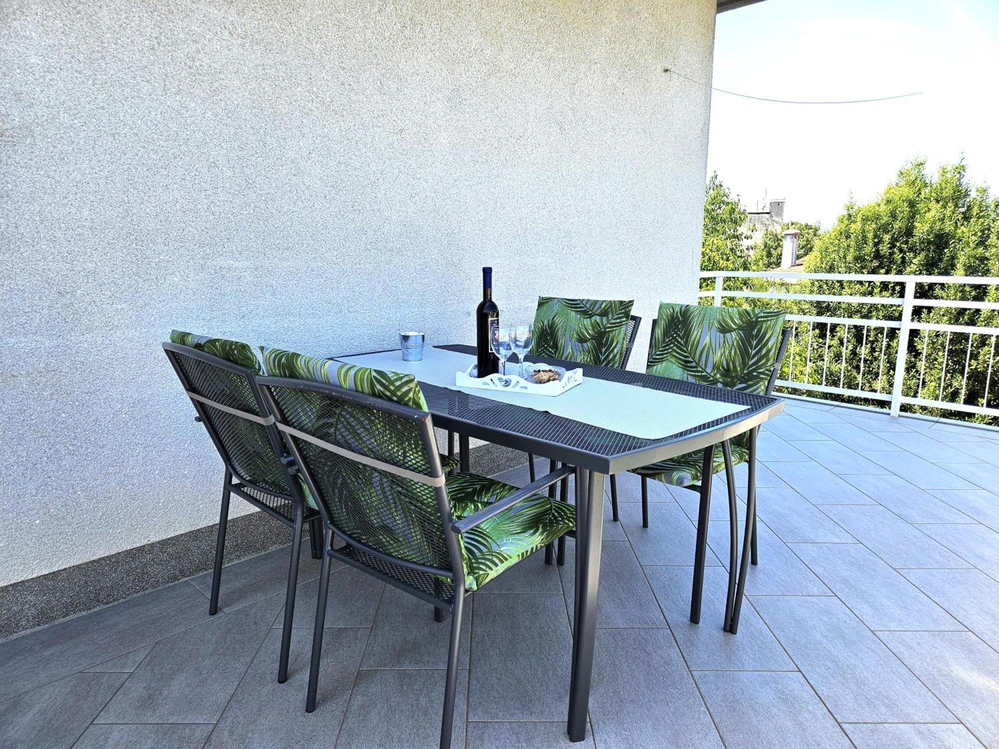 Apartment Olga Malinska Exteriör bild